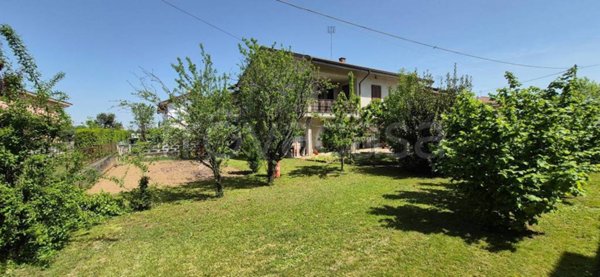 casa indipendente in vendita a Cuneo in zona Passatore