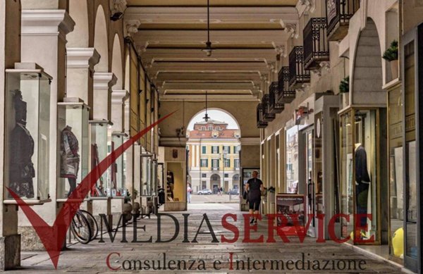 negozio in vendita a Cuneo in zona Centro Città