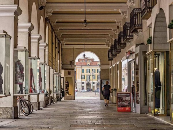 negozio in vendita a Cuneo in zona Centro Città