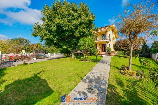 casa indipendente in vendita a Cuneo in zona Madonna delle Grazie