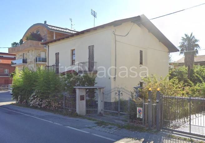casa indipendente in vendita a Cuneo in zona San Rocco Castagnaretta
