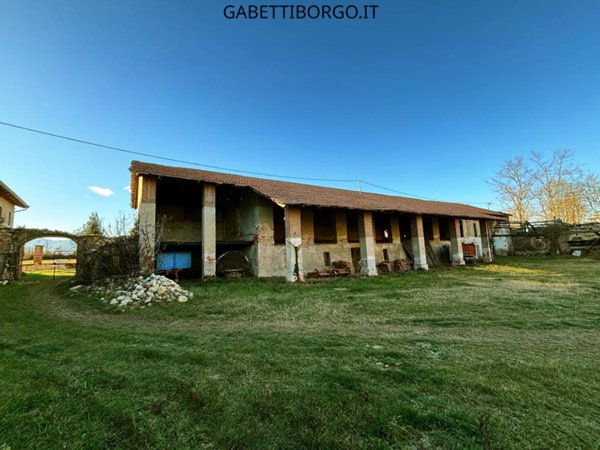 casale in vendita a Cuneo in zona Madonna delle Grazie
