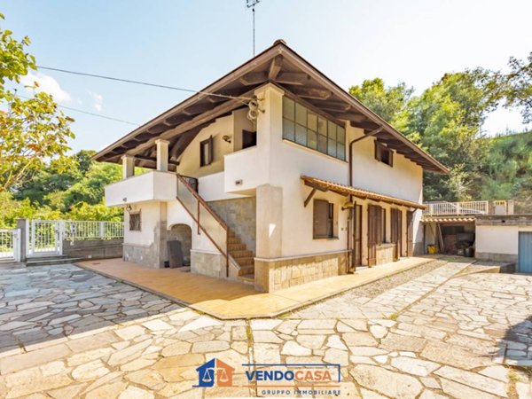 casa indipendente in vendita a Cuneo in zona Centro Città