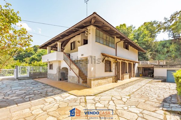 casa indipendente in vendita a Cuneo in zona Centro Città