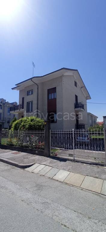 casa indipendente in vendita a Cuneo in zona San Rocco Castagnaretta