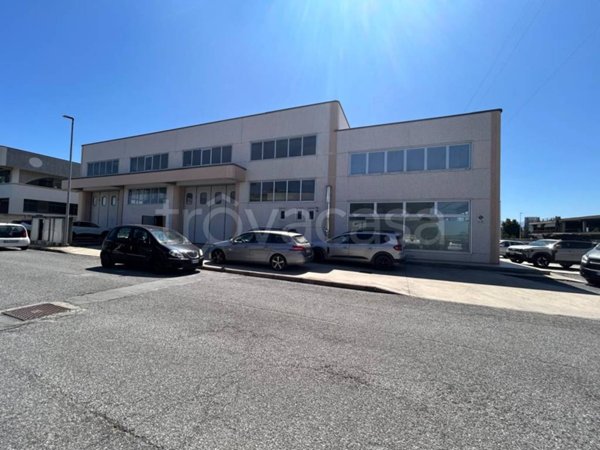 capannone in vendita a Cuneo in zona Madonna dell'Olmo