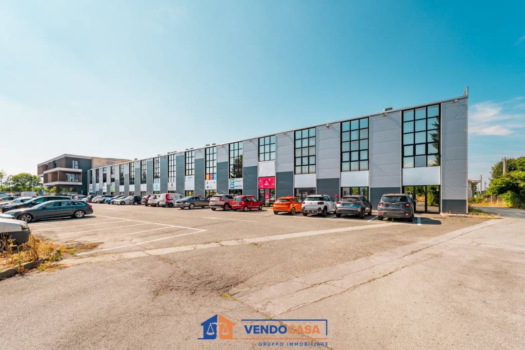 negozio in vendita a Cuneo in zona Madonna dell'Olmo
