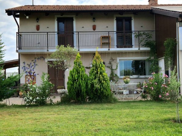 casa indipendente in vendita a Cuneo in zona Madonna delle Grazie