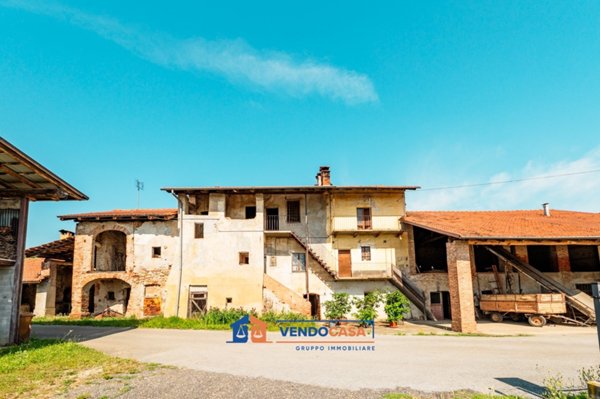 casale in vendita a Cuneo in zona Madonna dell'Olmo