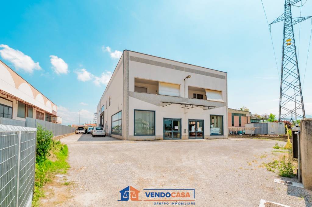 casale in vendita a Cuneo in zona San Rocco Castagnaretta