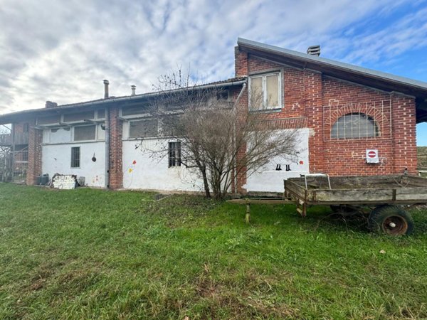 casale in vendita a Cuneo