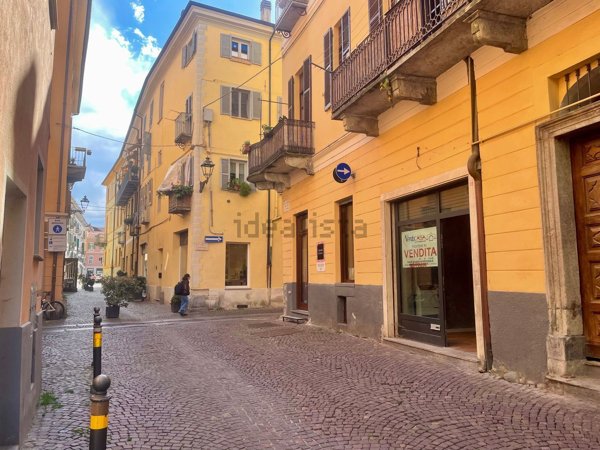 locale commerciale in vendita a Cuneo in zona Centro Città