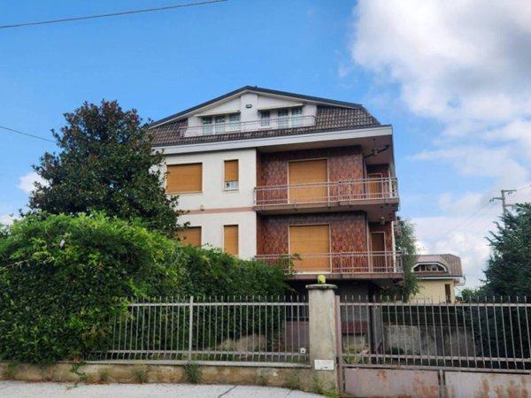casa indipendente in vendita a Cuneo in zona San Rocco Castagnaretta