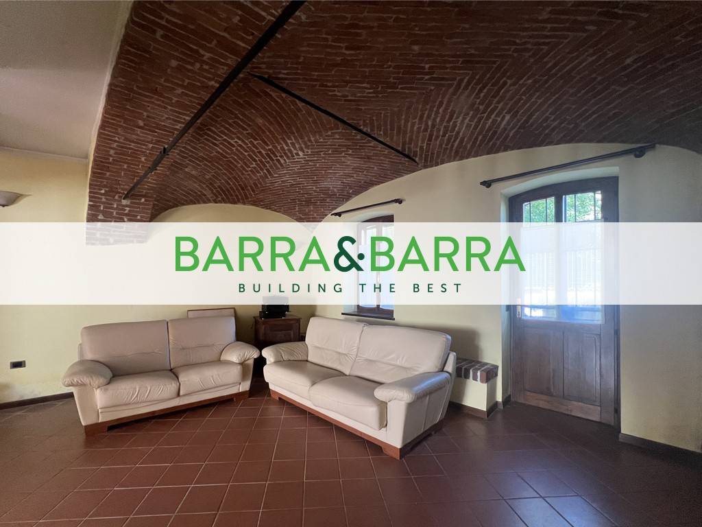 casa indipendente in vendita a Cuneo in zona Confreria