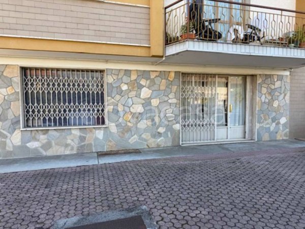 locale commerciale in vendita a Cuneo in zona Madonna dell'Olmo