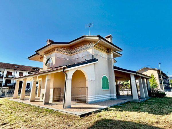 casa indipendente in vendita a Cuneo in zona Centro Città