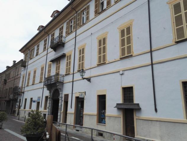 locale commerciale in vendita a Cuneo in zona Piazza Boves