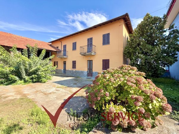 casa indipendente in vendita a Cuneo in zona Confreria