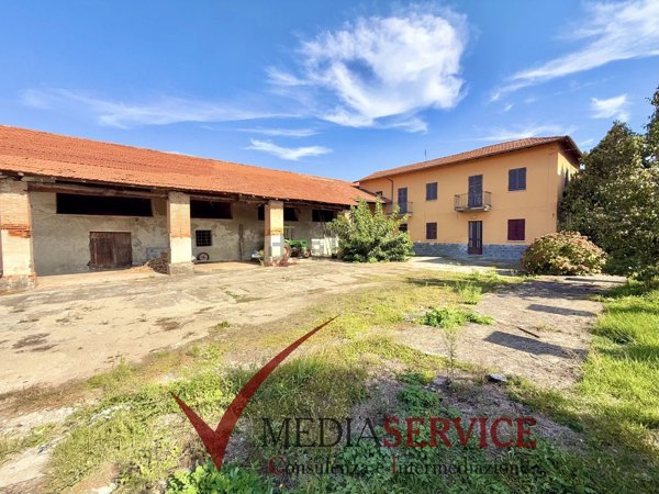 casale in vendita a Cuneo in zona Confreria