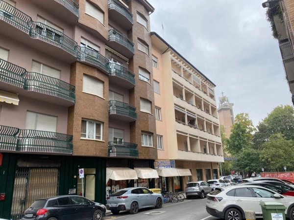 negozio in vendita a Cuneo in zona San Rocco Castagnaretta