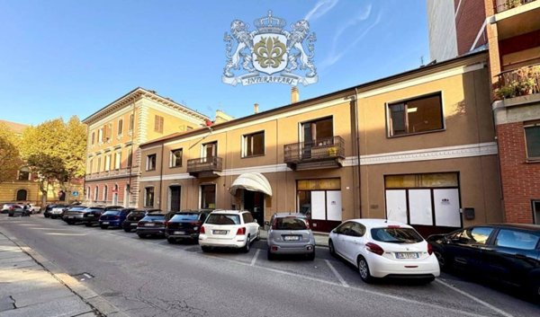 locale commerciale in vendita a Cuneo in zona Centro Città