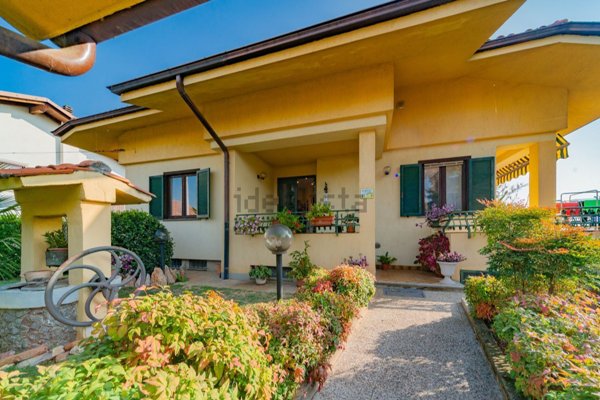 casa indipendente in vendita a Cuneo in zona Roata Rossi