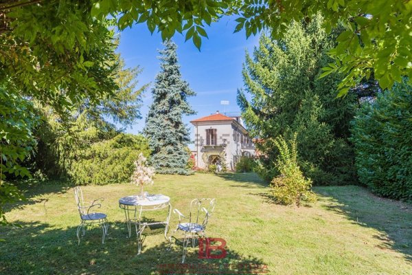 casale in vendita a Cuneo in zona San Rocco Castagnaretta