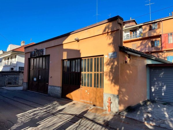 locale commerciale in vendita a Cuneo in zona Madonna delle Grazie