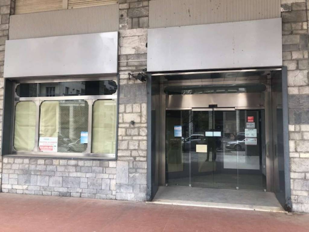 negozio in vendita a Cuneo in zona Centro Città