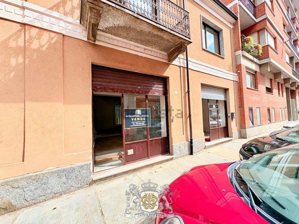 locale commerciale in vendita a Cuneo in zona Centro Città