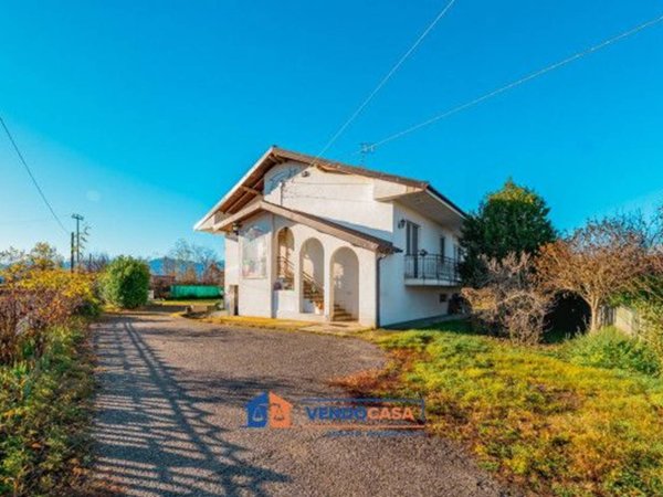 casa indipendente in vendita a Cuneo in zona Centro Città