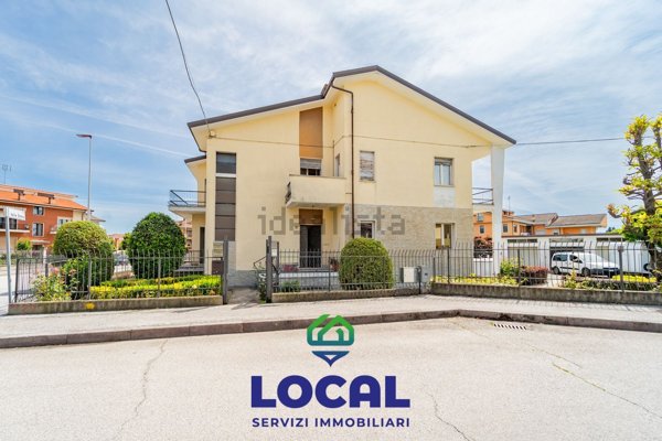 appartamento in vendita a Cuneo in zona Confreria