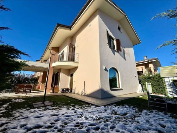 casa indipendente in vendita a Cuneo in zona Passatore