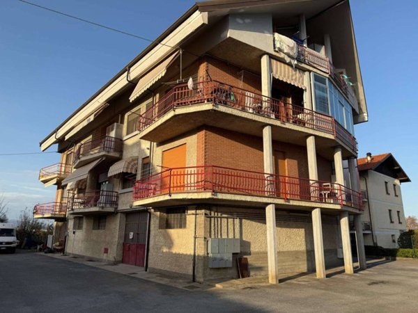 locale commerciale in vendita a Cuneo in zona Madonna dell'Olmo