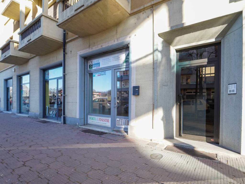 negozio in vendita a Cuneo in zona San Rocco Castagnaretta