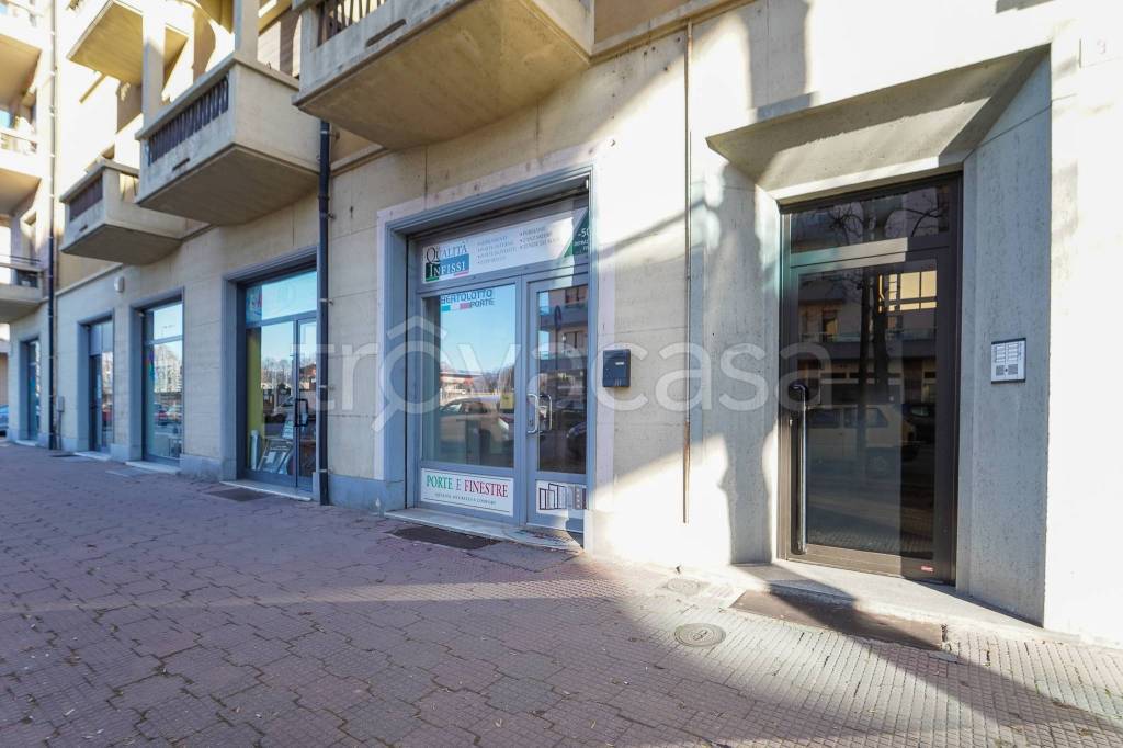 negozio in vendita a Cuneo in zona Corso Galileo Ferraris