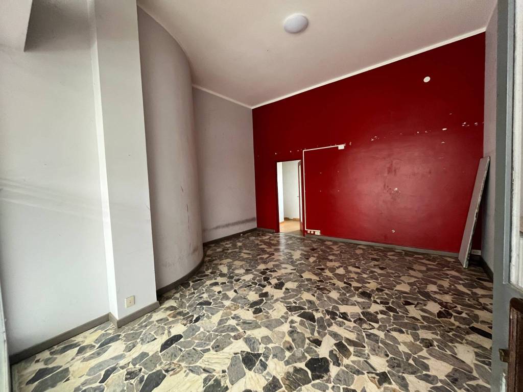 negozio in vendita a Cuneo in zona Centro Città