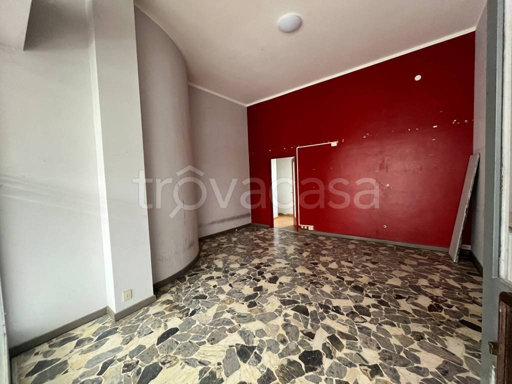 negozio in vendita a Cuneo in zona Centro Città