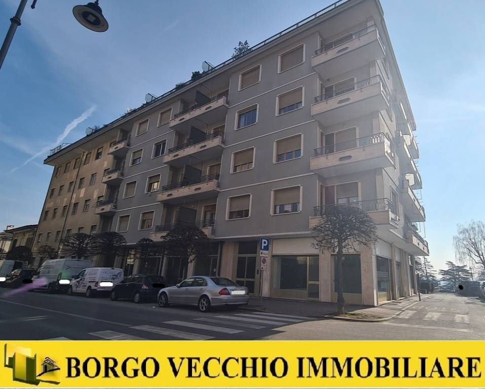 negozio in vendita a Cuneo in zona Centro Città