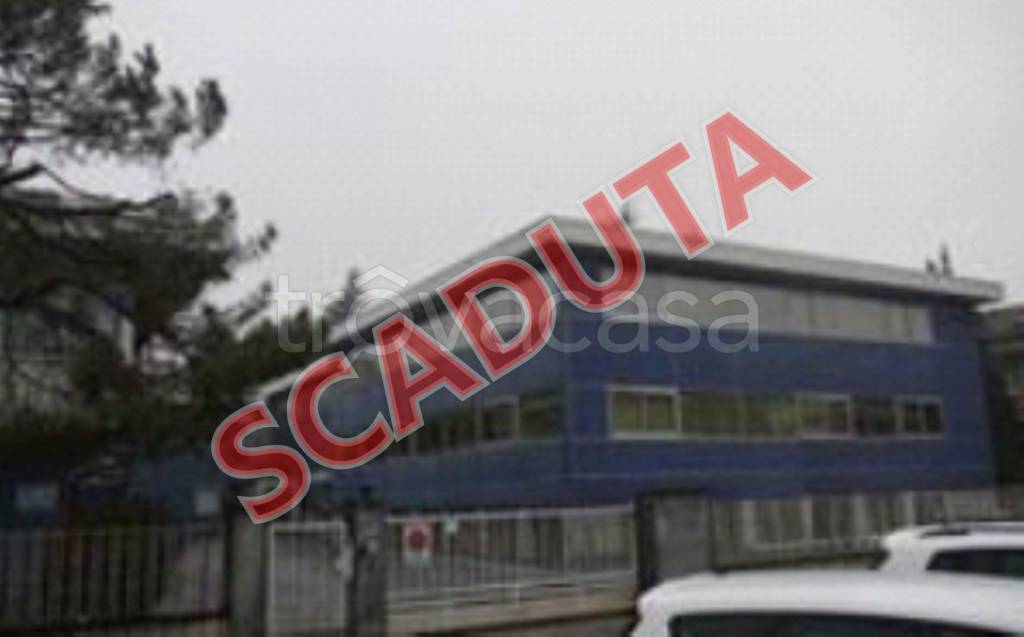locale commerciale in vendita a Cuneo