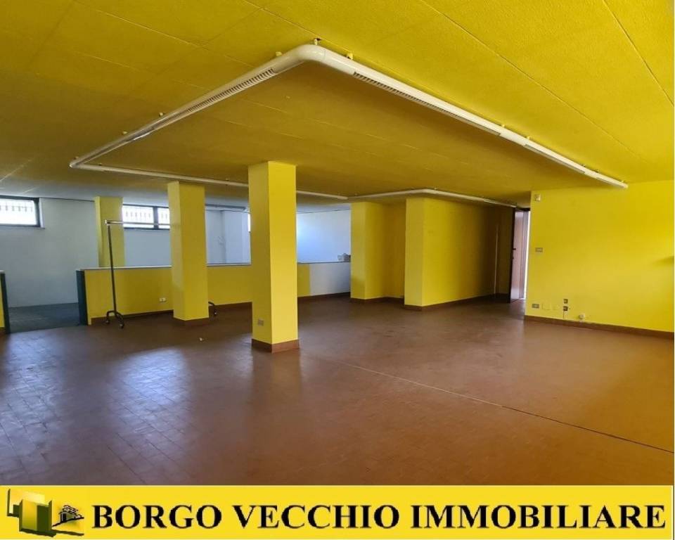 locale commerciale in vendita a Cuneo in zona San Rocco Castagnaretta