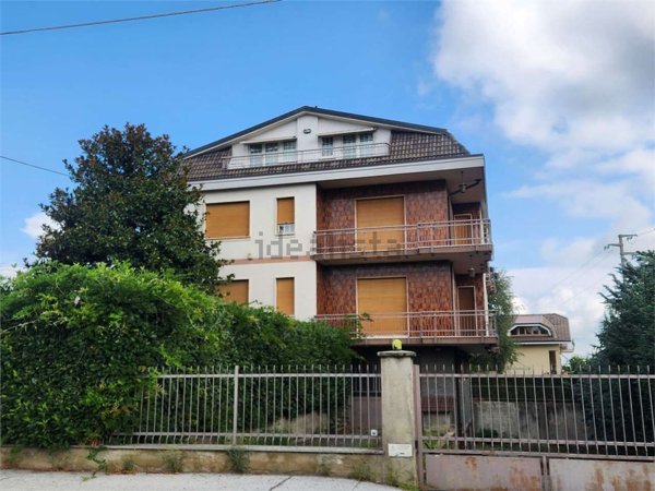 casa indipendente in vendita a Cuneo in zona San Rocco Castagnaretta