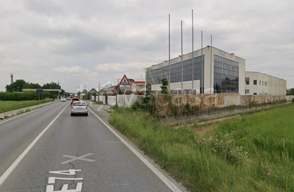 locale commerciale in vendita a Cuneo in zona San Rocco Castagnaretta