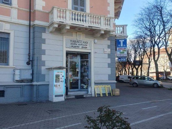 negozio in vendita a Cuneo in zona Centro Città