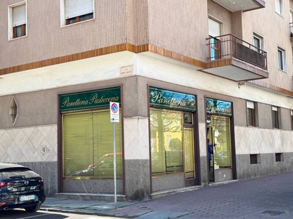 negozio in vendita a Cuneo in zona San Rocco Castagnaretta