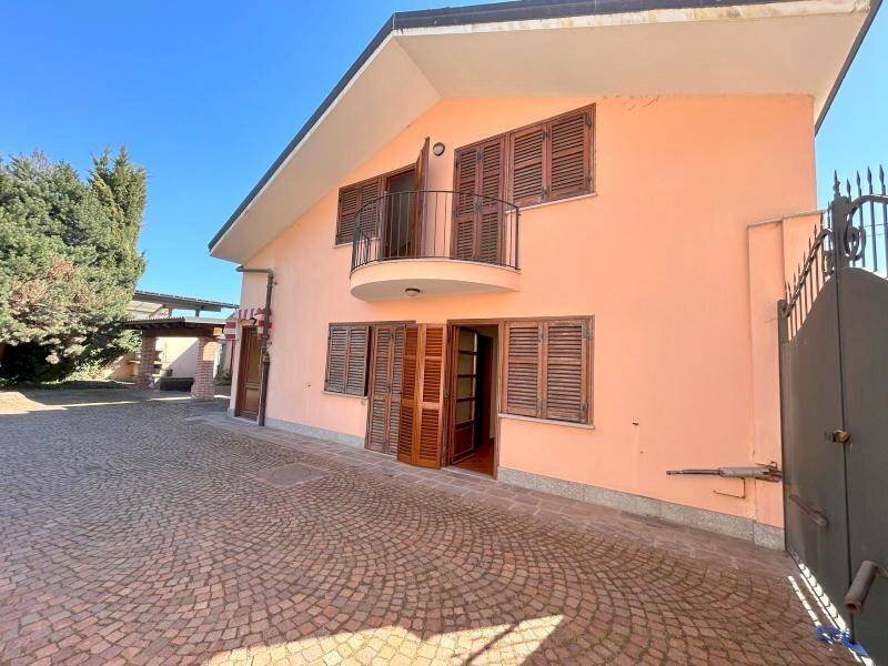 casa indipendente in vendita a Cuneo in zona Centro Città