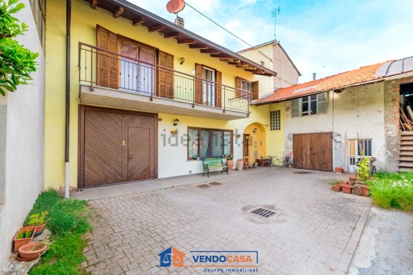 casa indipendente in vendita a Cuneo in zona Centro Città