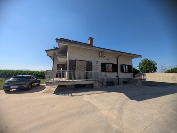 casa indipendente in vendita a Cuneo in zona Centro Città