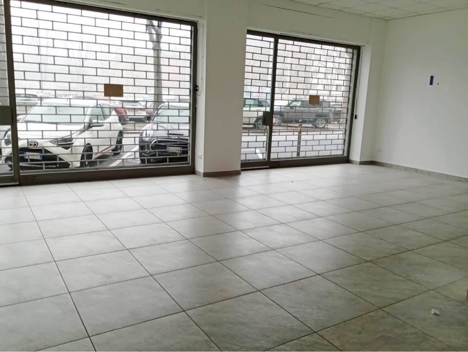 negozio in vendita a Cuneo in zona Centro Città