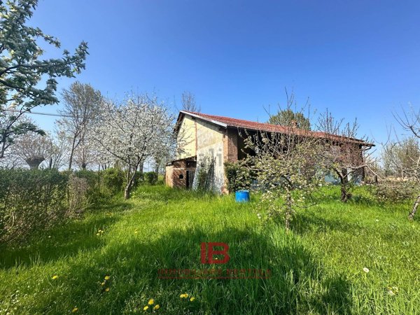 casa indipendente in vendita a Cuneo in zona Centro Città